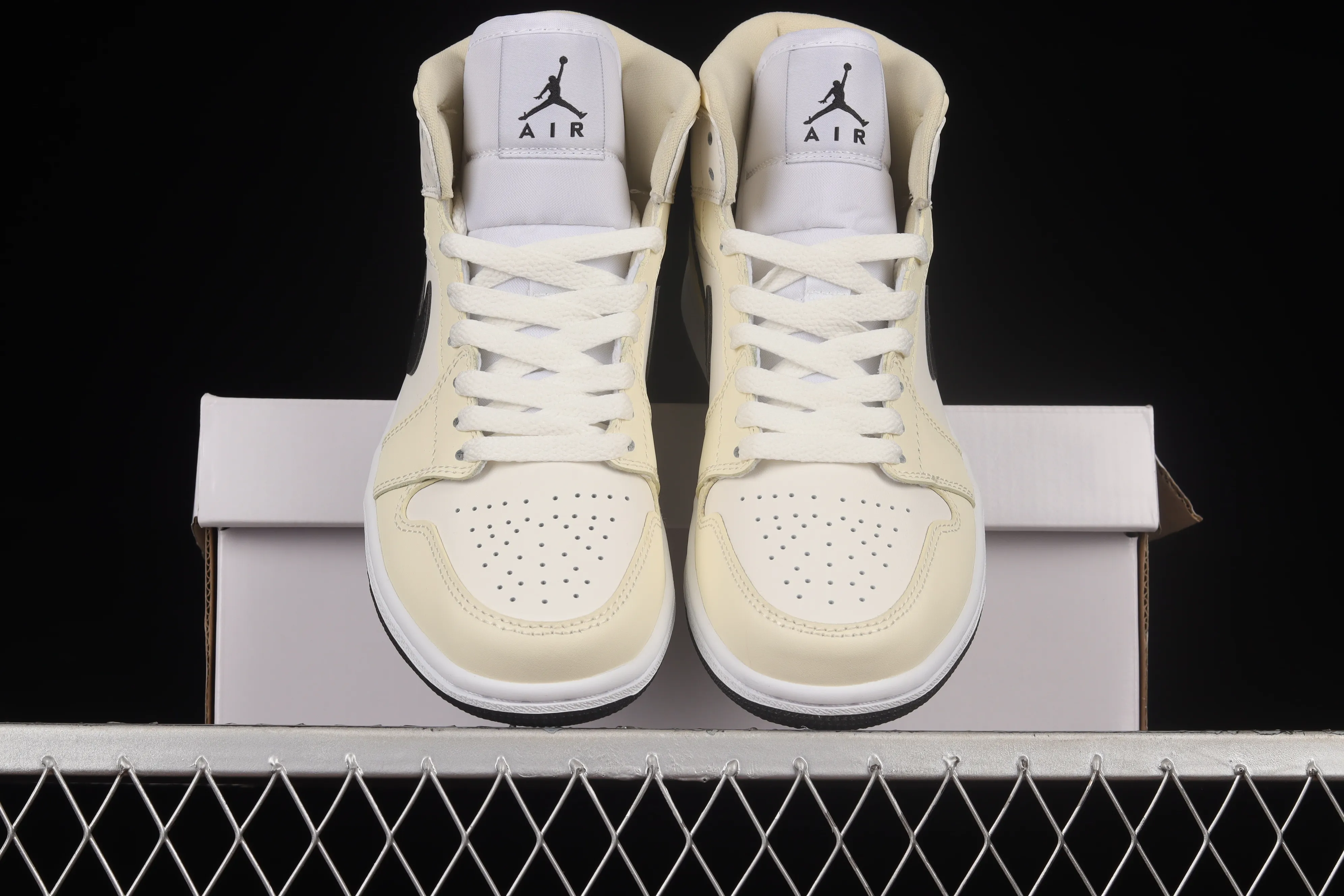 All categories Air Jordan Jordan series basketball shoes Air Jordan 1 Mid G version pure original Air Jordan 1 Mid AJ1 Joe 1 milk white coconut milk China basketball shoes BQ6472-121